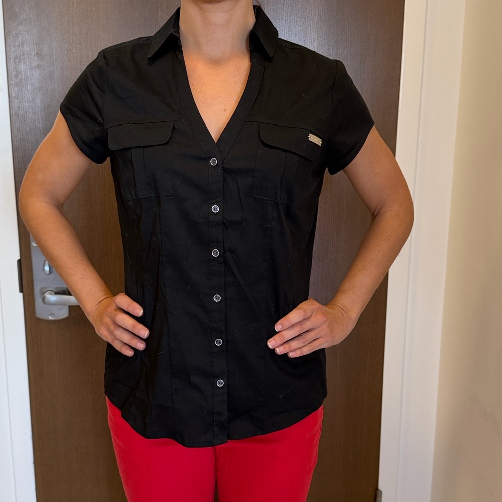 EXPRESS Essential Stretch Black Short Sleeve Button-Down Shirt Front Pockets